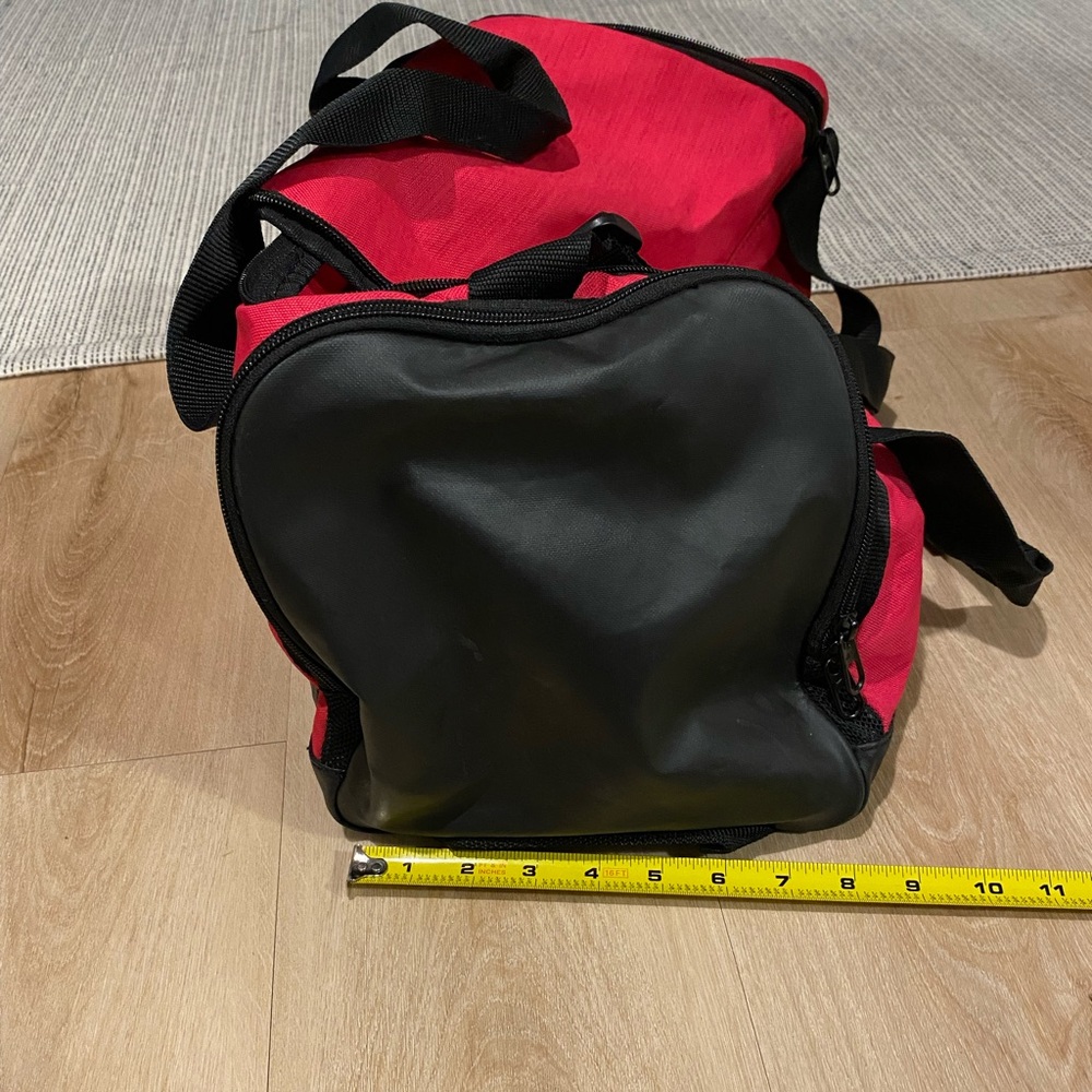 Nike Brasilia Small Duffel Gym Bag pink black White Swoosh - Picture 2 of 7
